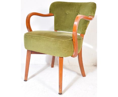 A vintage retro early 20th century circa 1920’s office chair / desk chair. The chair having curved backrest with green uphols