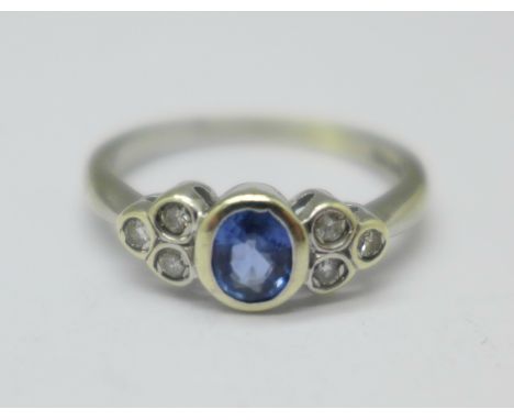 A 9ct white gold ring, M, 2.4g 