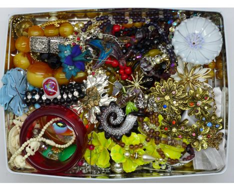 Costume jewellery including vintage 