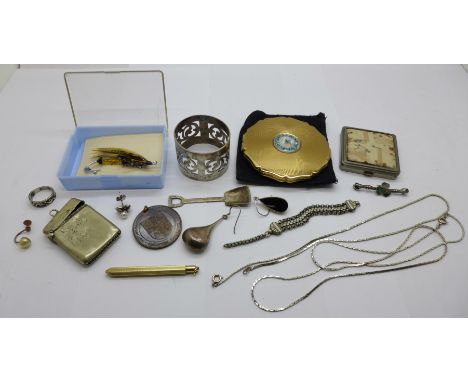 A Stratton compact, etc., some a/f 