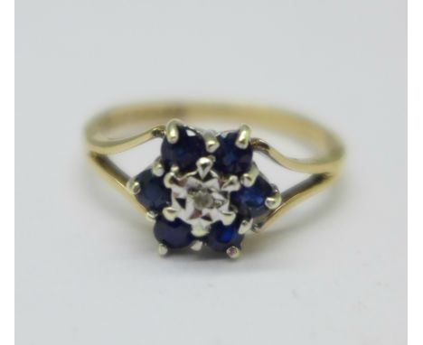 A 9ct gold, sapphire and diamond ring, K, 1.8g 