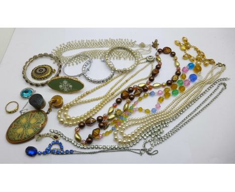 Vintage jewellery 