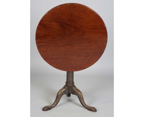 A George III mahogany circular tip-top wine table with a turned stem and tripod legs, height 69cm, diameter 67cm.