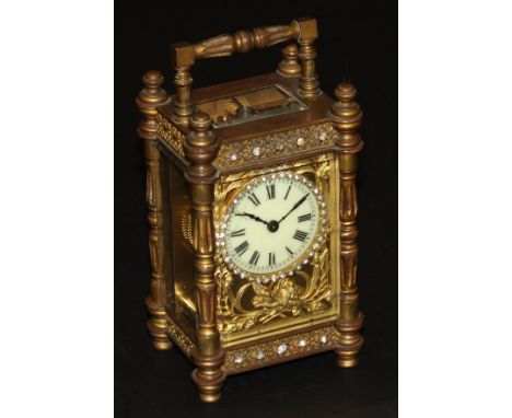 A circa 1900 French brass carriage clock, the porcelain dial with Roman numerals and surrounded by paste stones, in brown lea