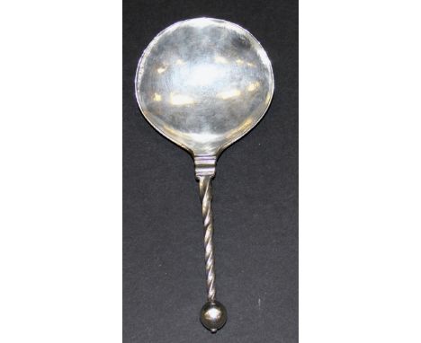 A 17th Century Norwegian silver spoon with ball finial by Lucas Andersteen, Bergen, with spiral twist stem, 12.8 cm long, 0.8