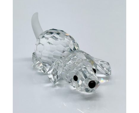 As a part of the Peaceful Countryside theme, this cute faceted clear crystal beagle has a frosted tail and black nose and eye