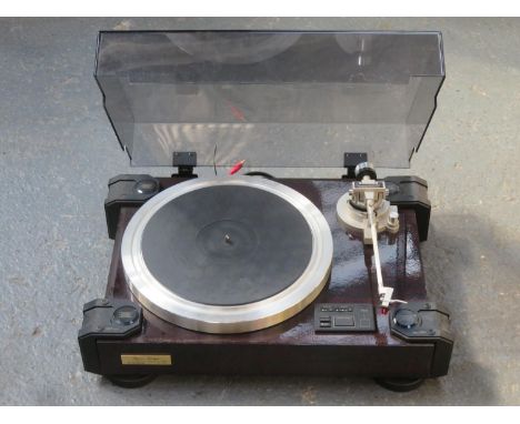 Pioneer PL-90 Reference Turntable, together with Pioneer PD-M95 Elite multi-play compact disc player and four Bang &amp; Oluf