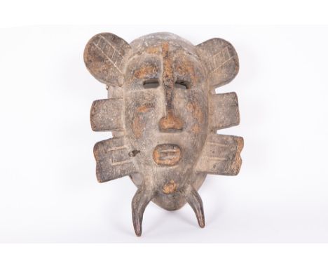 African Ivory Coast Senufo mask in woodAFRIKA  -  IVOORKUST -  ca 1950 typisch "Senoufo" maskertje in hout  -  hoogte : 22 cm