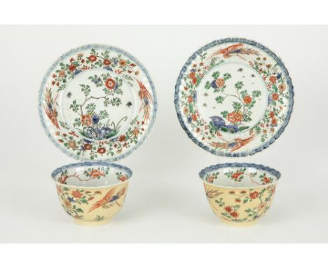 pair of 17th/18th Cent. Chinese KangXi sets of cup and saucer in marked porcelain with a Famille Verte decorPaar zeventiende/