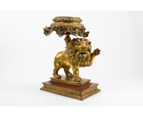 antique oriental, presumably Burmese or Thai, pedestal with a lion's sculpture in gilded wood with glass inlayAntieke Oosters