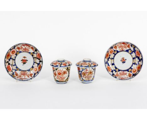 pair of 17th/18th Cent. Japanese Arita sets of cup and saucer in porcelain with a floral decorPaar zeventiende/achttiende eeu