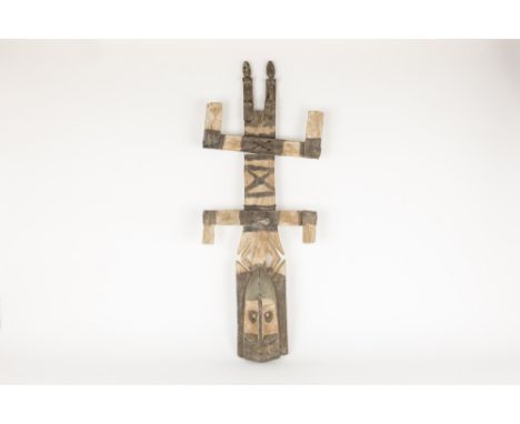 African Mali mask-sculpture from the Dogon in wood AFRIKA  -  MALI maskersculptuur van de "Dogon" in hout met witte pigmenten