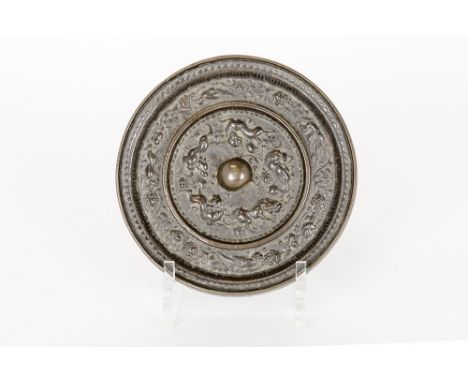 Chinese Tang Dynasty mirror in bronze with fine ornamentation with birds, grapes and animalsCHINA  -  TANG-DYNASTIE (618 - 90
