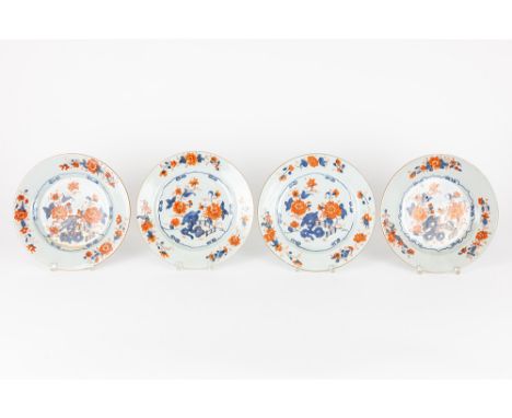 series of four 18th Cent. Chinese plates in porcelain with an Imari garden decor Serie van vier achttiende eeuwse Chinese bor