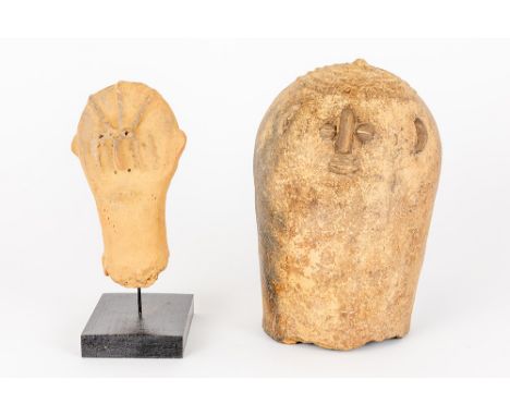 two 11th till 16th Cent. pieces of African Niger/Pabir Bura Culture earthenware : a head and a tomb urnAFRIKA  -  NIGER / PAB