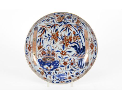 18th Cent. Chinese dish in porcelain with a rich Imari decor with scroll with interior viewAchttiende eeuwse Chinese schaal i