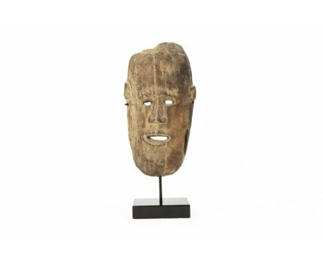 1st half 20th Cent. Timor mask in wood with a very nice patina with a stylized human faceTIMOR  -  1° HELFT 20° EEUW masker i