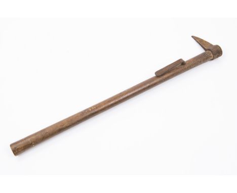 Japanese firefighter tool, also used as a weapon, in wood and ironJapanse brandweermanruimer, ook gebruikt als wapen, in hout