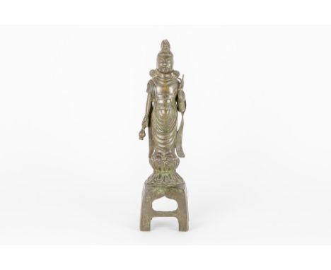 Chinese Buddhistic "Avalokitesvara" sculpture in bronzeChinese Boeddhistische sculptuur in brons met de voorstelling van Aval