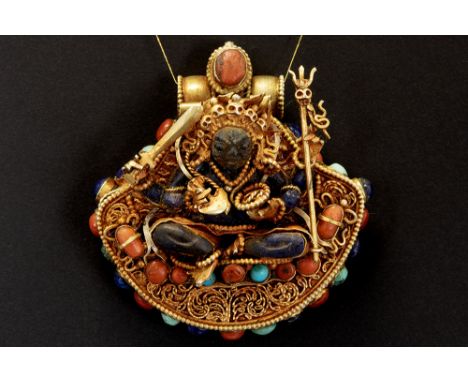 Tibeto-Nepalese ghau in yellow gold on silver with turquoise, lapis lazuli and coral and with the depictions of "Mahakala" (o