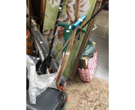 A bundle of various garden tools to include Black &amp; Decker lawn raker, scythe, drain clearing kit, etc 