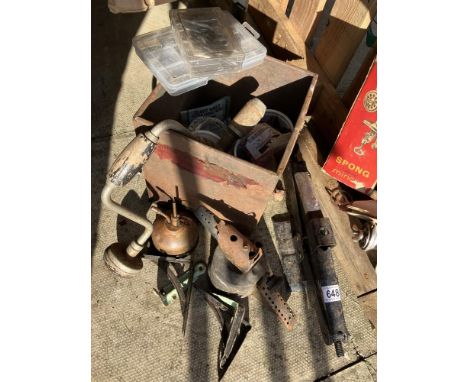 A scissor jack &amp; vintage tools COLLECT ONLY