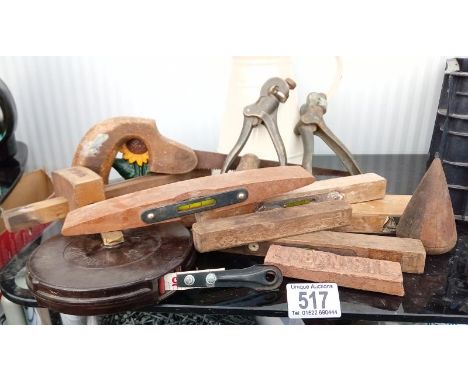 A job lot collection of vintage tools.