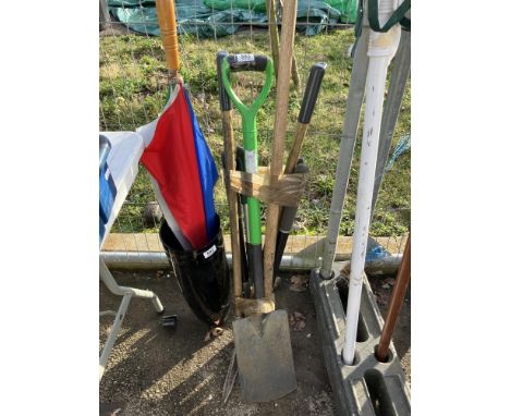 A quantity of garden tools COLLECT ONLY