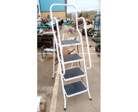 A large as new 4 step ladder