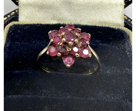 9ct gold ruby floral cluster ring (2.9g) 