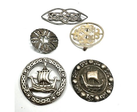 Five silver Celtic design brooches (49g) 