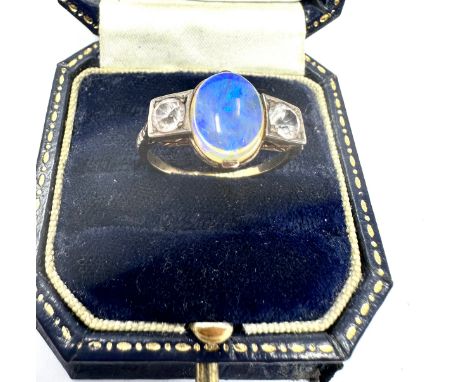 9ct gold opal  &amp; white sapphire three stone ring (3.2g) 