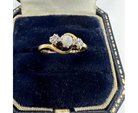 9ct gold opal &amp; diamond ring 2.1g 