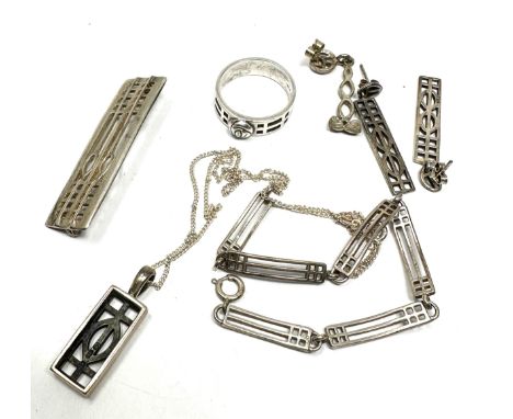 A collection of Celtic design silver jewellery (36g) 