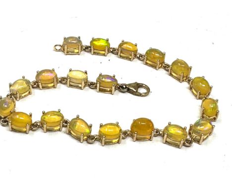 9ct gold cabochon cut opal bracelet (7.2g) 