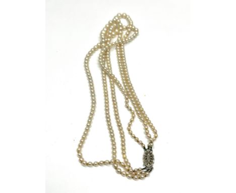 9ct gold three row gradulated cultured pearl necklace with a diamond clasp (39.4g) 