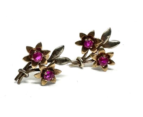 9ct gold ruby floral stud earrings (1.8g) 