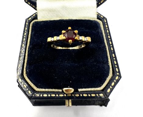 9ct gold ruby single stone ring with diamond set shank (2.8g) 