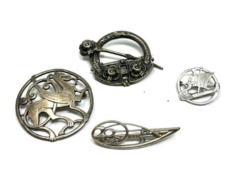 Four Celtic silver brooches including a Shetland Silver example (31g) 