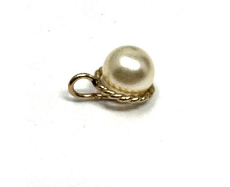 small 14ct gold pearl pendant weight 0.5g 