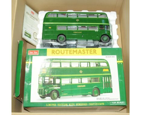 Sun Star a boxed 1/24 scale 2904 RMC 1453 453 CLT The Original Green Line Routemaster Coach. Conditions generally appear Near