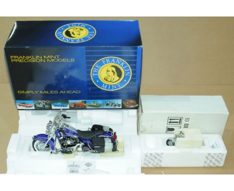 Franklin Mint - a boxed pair of mixed Scale Harley Davidson's to include B11G400 1999 Harley Davidson Road King and other (se