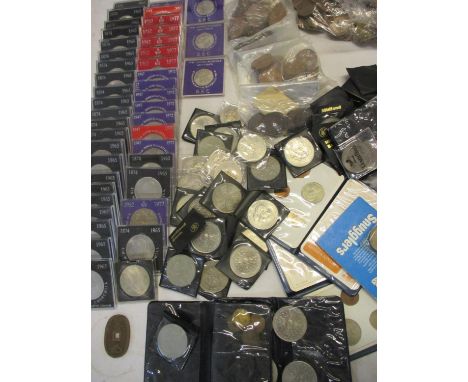 British coinage to include pre 1945 Sixpenny coins, Victorian and Georgian silver three penny pieces, Decimal sets, a large q