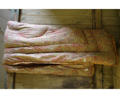 Vintage paisley design eiderdown