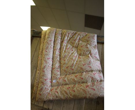 Vintage paisley design eiderdown