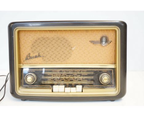 Vintage bush bakelite radio 