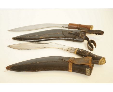 2x Kukri knives &amp; leather scabbard - 1 with 2 skinning knives &amp; 1 with 1 skinning knife 