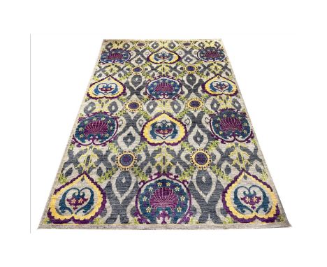 CONTEMPORARY PERSIAN LILYPAD DESIGN CARPET. 280cm x 186cm, 100% wool.