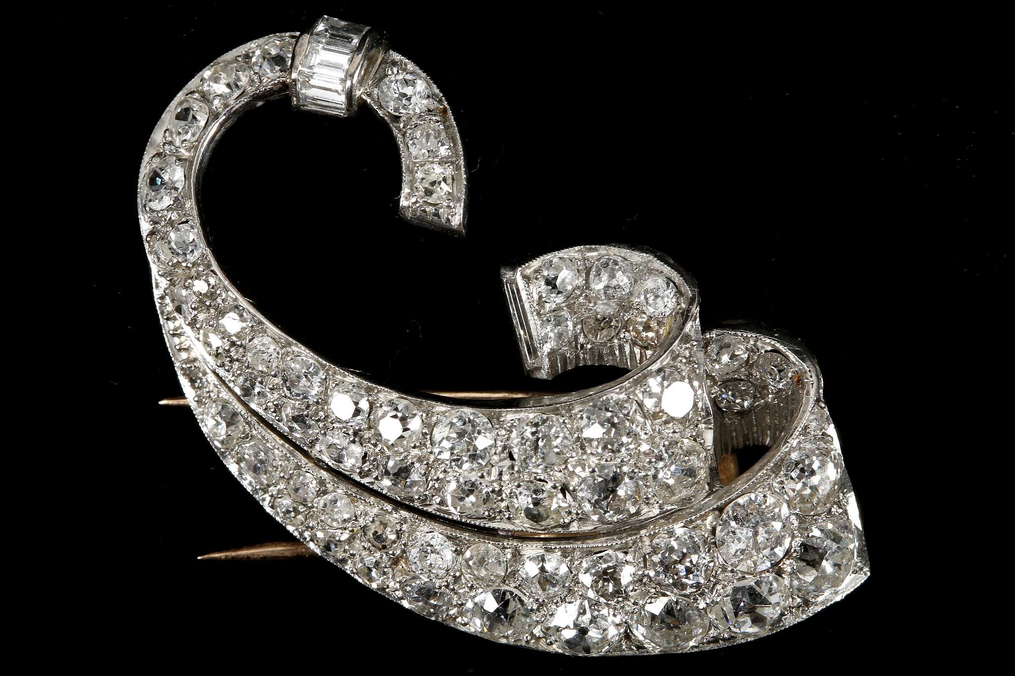 A fine Art Deco, diamond scroll brooch by Van Cleef & Arpels, in 18ct