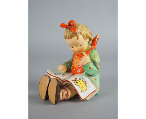 Hummelfigur, Nr. 8Marke Goebel, Biskuitporzellan bemalt. Herstellermarke und Nr. 8 am Boden. Handsigniert "Rc 91". Intakt. H.
